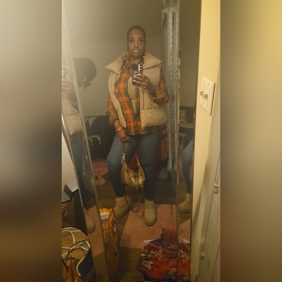 Meet your Posher, Connie - Picture 4 of 5